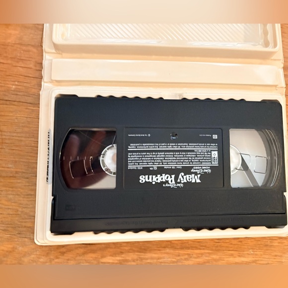 Walt Disney’s Mary Poppins VHS Tape (Classic Family Musical) - Picture 3 of 3